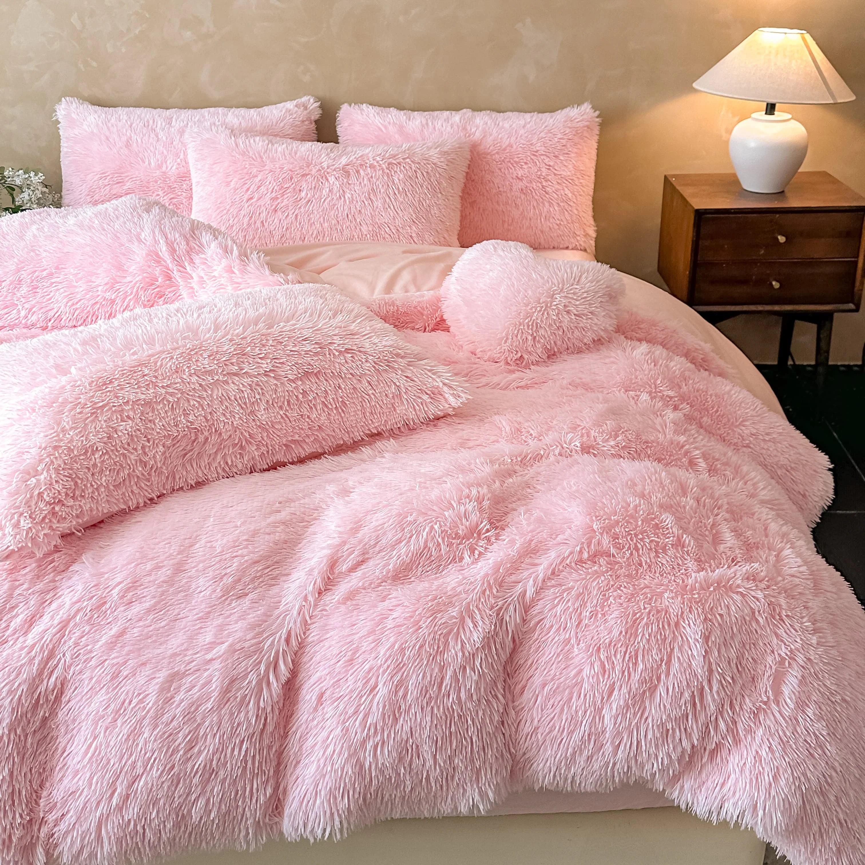 Modern Style Pink colour bedsheets,Comfortable and Warm