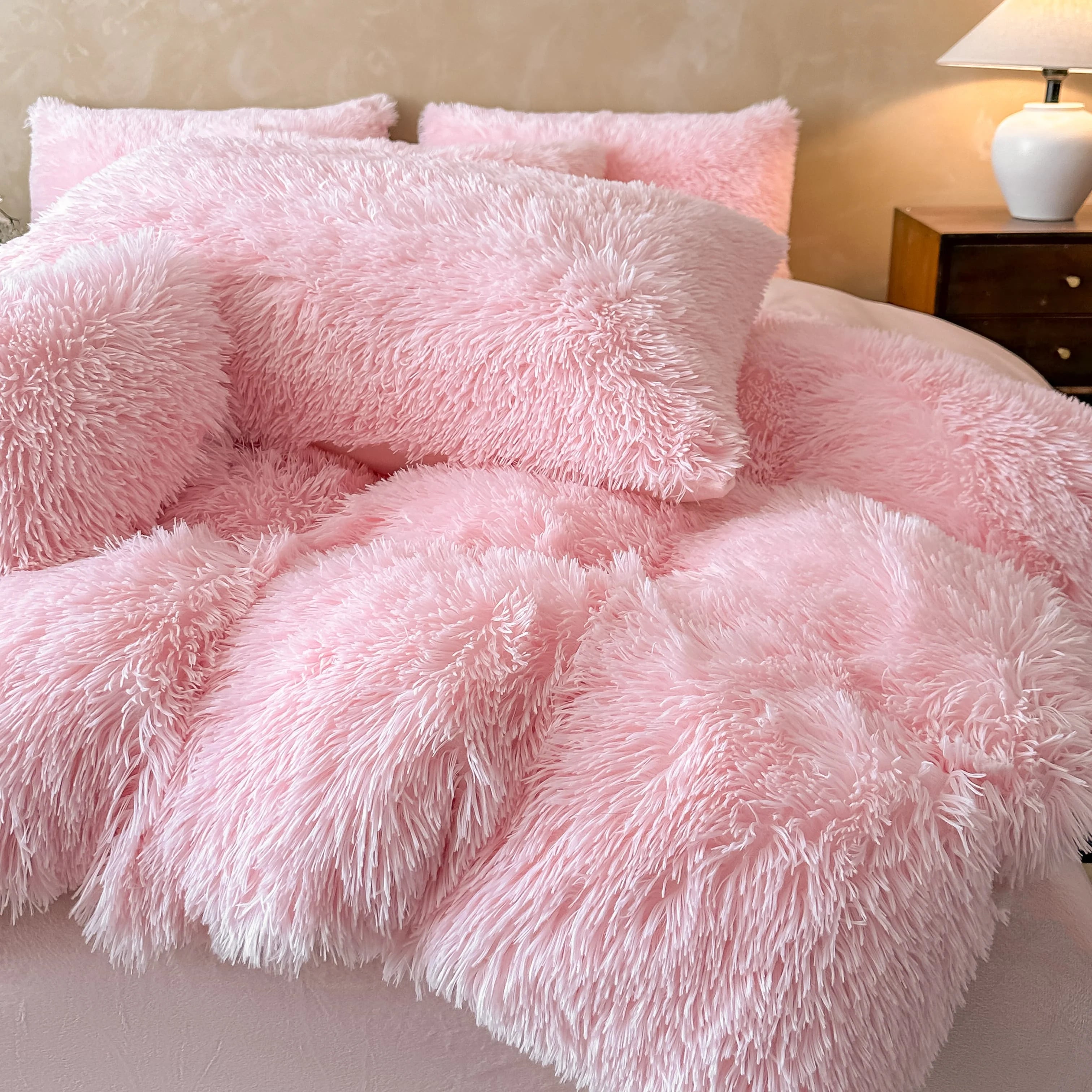 Modern Style Pink colour bedsheets,Comfortable and Warm