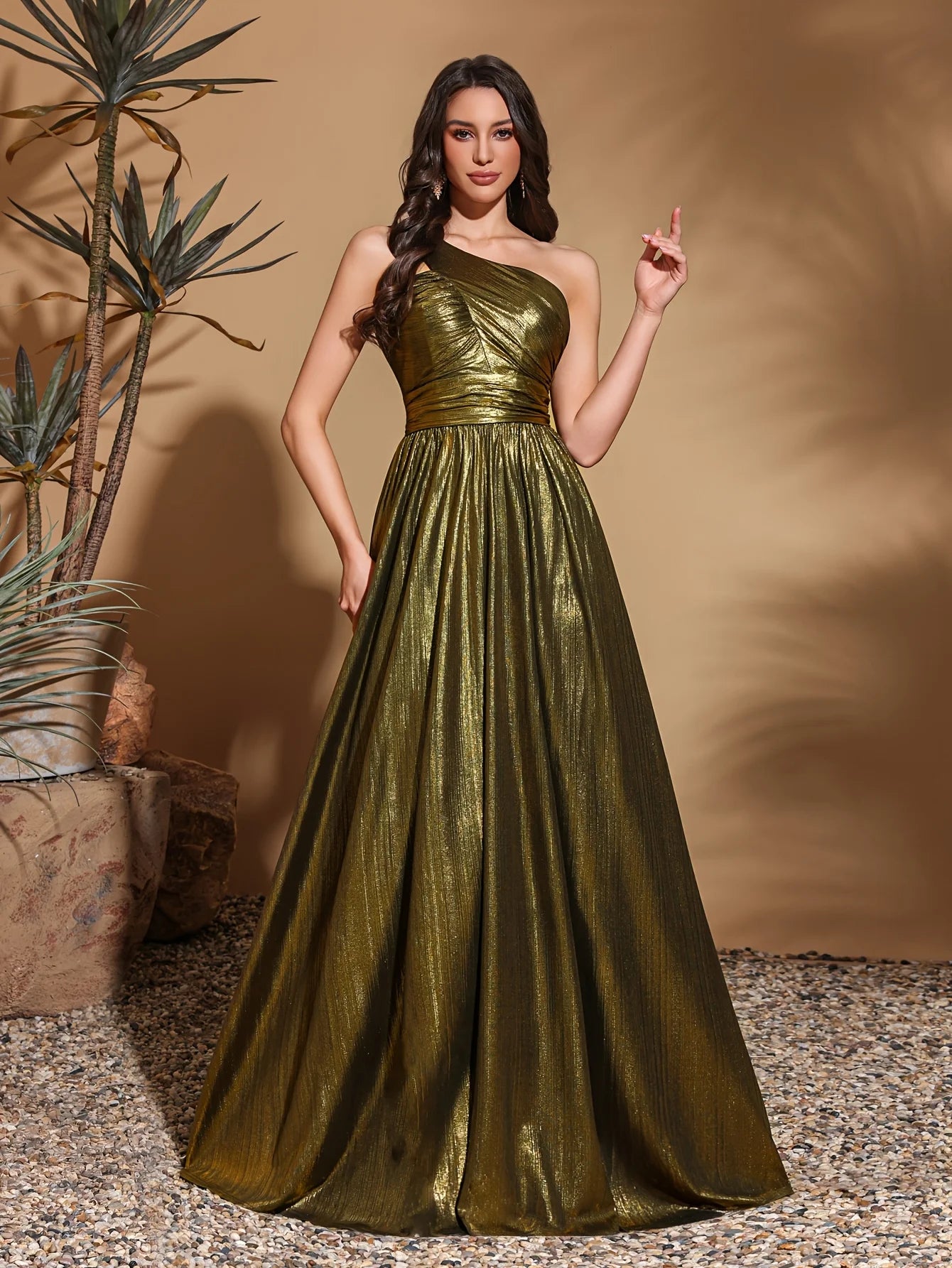 One-shoulder pleated two-sided glossy strapless dress